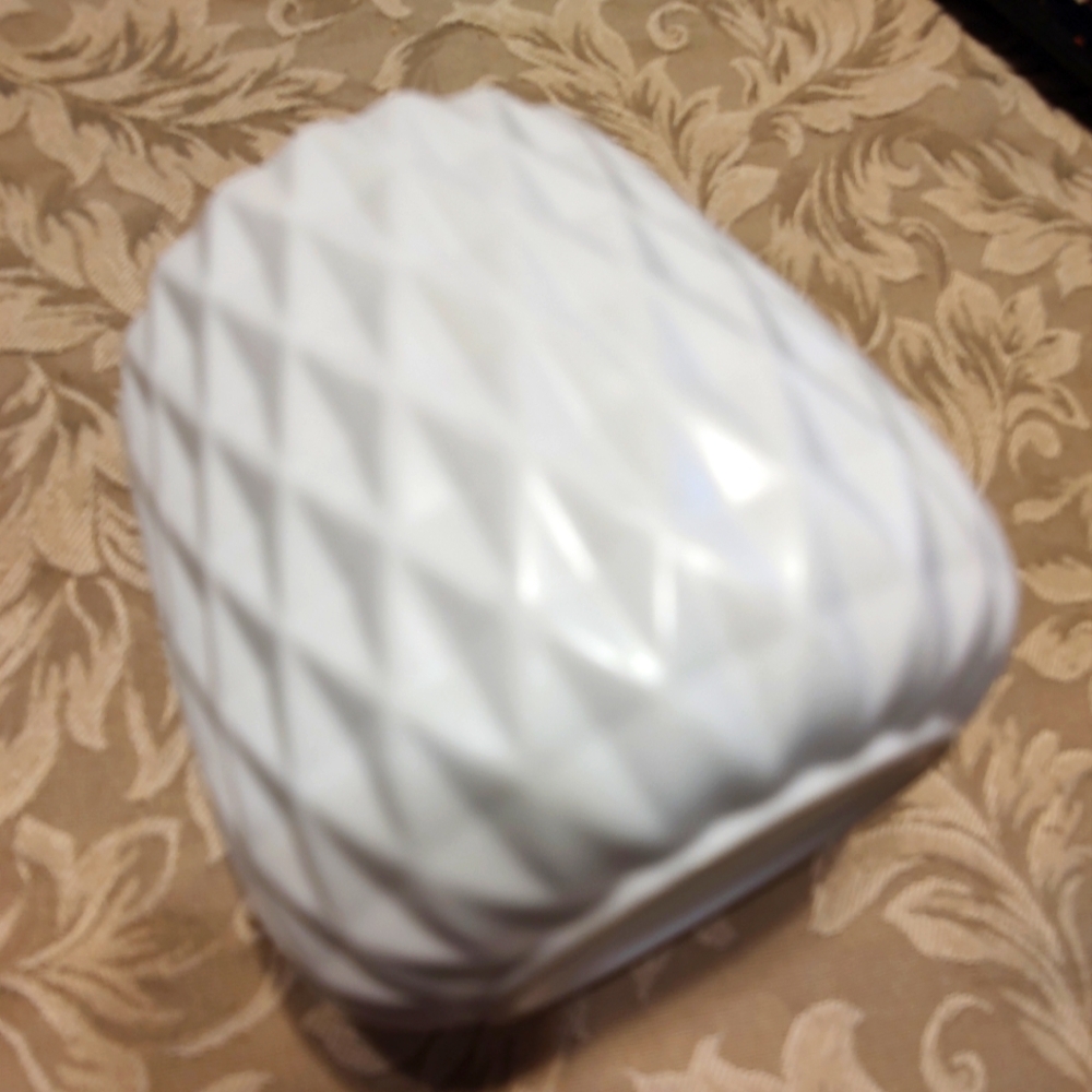 ▪️🦢▪️Modern Minimalist White Ceramic Geometric Prism Planter - Picture 6 of 13